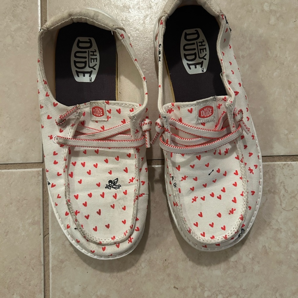 Hey Dude Kids Cream Canvas Slip-On Sneakers with Red Heart Print